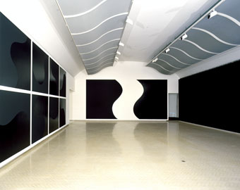 Installation view of Sol LeWitt's Wall pieces exhibition at the MCA, 1998